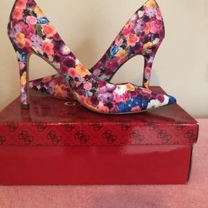 Guess high heel shoe